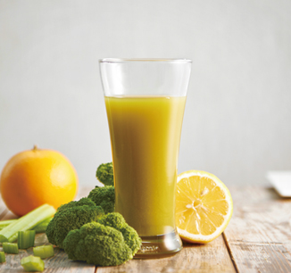 レシピ写真 ブロッコリーとオレンジとセロリのジュース